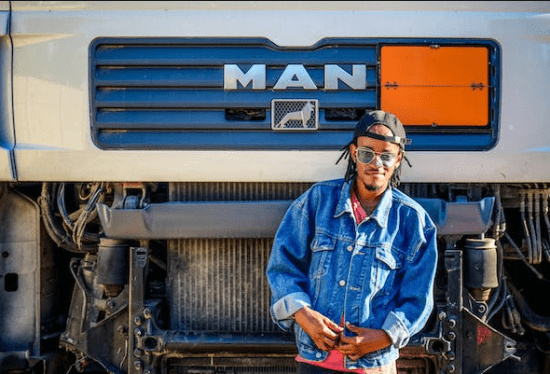 Benefits and Drawbacks of Being a Truck Driver