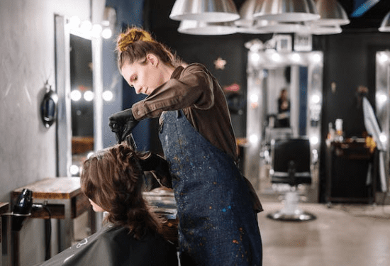 Factors to Consider When Tipping a Hairdresser in Canada
