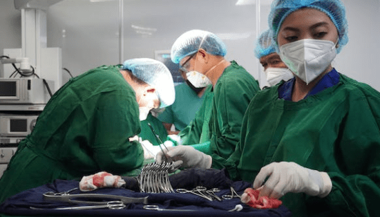 How Much Do Surgeons Make Canada