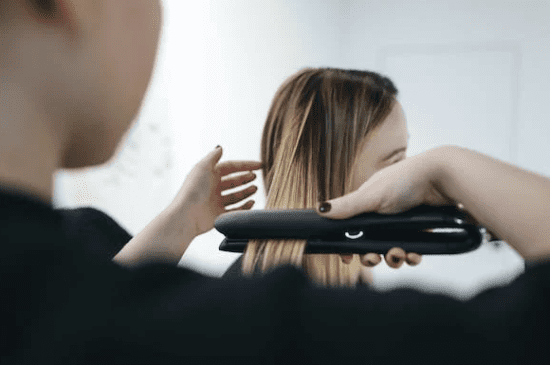 How Much to Tip Hairdresser in Canada