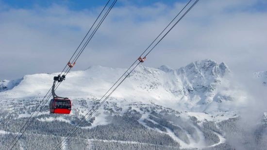 Peak 2 PeSlidingak Gondola Whistler
