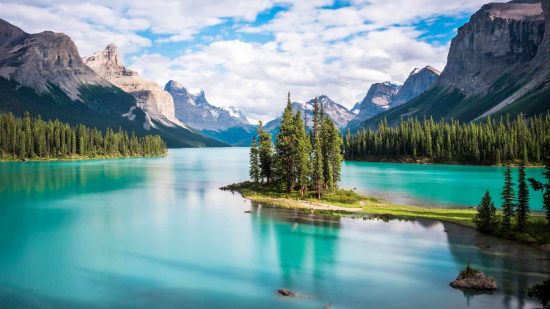Maligne Lake, Alberta
